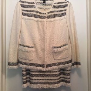 St John suit skirt and jacket size 6 NEW